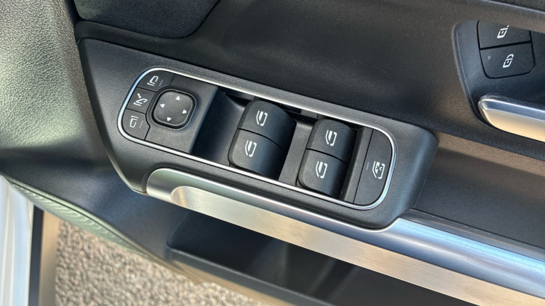 Mercedes-Benz GLB 200 AMG Line Premium Plus 5dr 7G-Tronic Petrol Estate